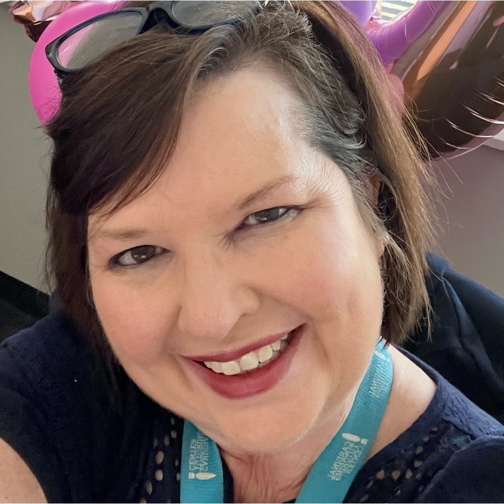 Meet your Posher, Elise